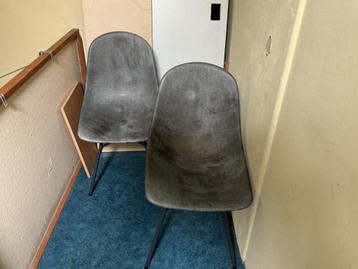 2 STOELEN GRATIS GRATIS GRATIS