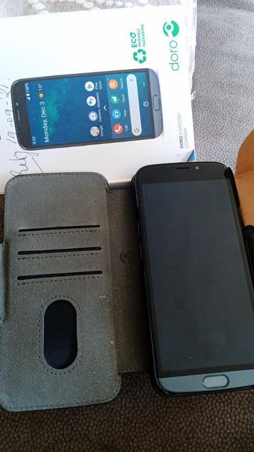 Senioren telefoon Doro 8050 met hoesje