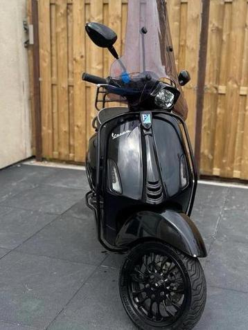 OPZOEK NAAR EEN VESPA SPRINT BROM 50 CC GLANS ZWART!!