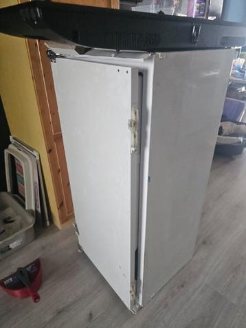 Gebroken koelkast voor schroot