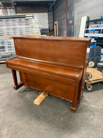 Steinbach WG-5 piano