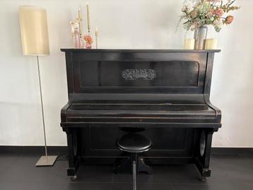 Gratis af te halen, piano voor de sier