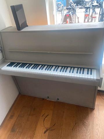 Upright piano - FREE - No brand