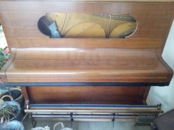 piano's Bechstein af te monteren