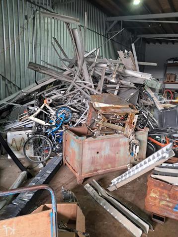 Oud ijzer electrische apparaten boilers radiatoren gratis