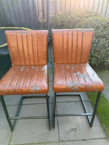 Twee barkrukken gebruikt