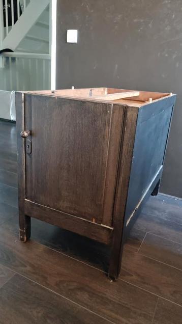 Houten bureaukasten.