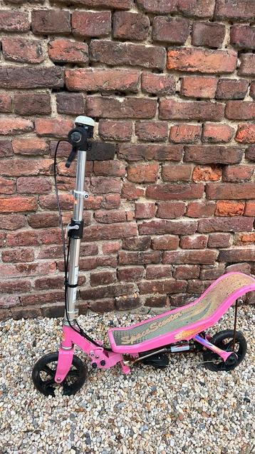Space scooter roze