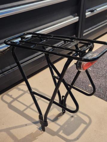 Bagagedrager 28 inch zwart met licht