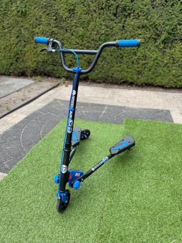 Yvolution Fliker Carver C3 Step Zwart Blauw