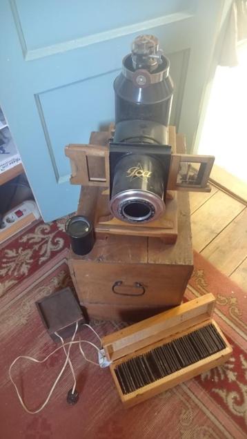Vintage projector met dia's