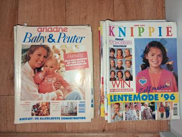 Stapel gedateerde zelfmaakmodebladen