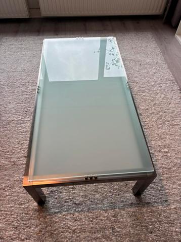 prachtige moderne glazen salon tafel