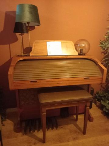 GRATIS!!!!!(Orgel!)Electronic Organ. GEM F50 DLX