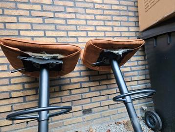 2 Gebruikte barkrukken, in hoogte verstelbaar