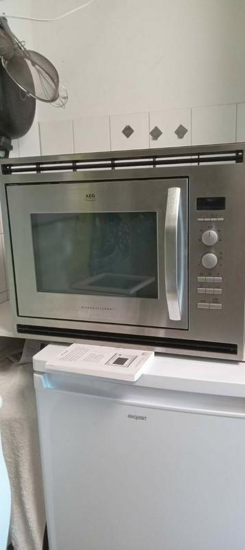 Gratis Mikrowellengerat, zolas op de foto , er zit NIETS in