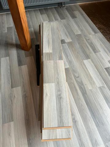 GRATIS grijs/beige laminaatvloer