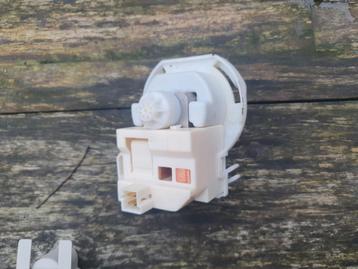 Afvoerpomp uit Whirlpool Vaatwasser