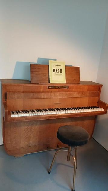 Gratis, Piano Schimmel
