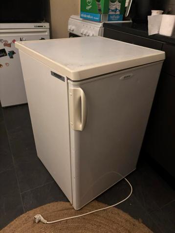 Gratis koelkast - Werkt prima, schoonmaken nodig