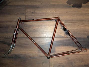 2 Fietsframes Peugeot Locomotief jaren 50-60