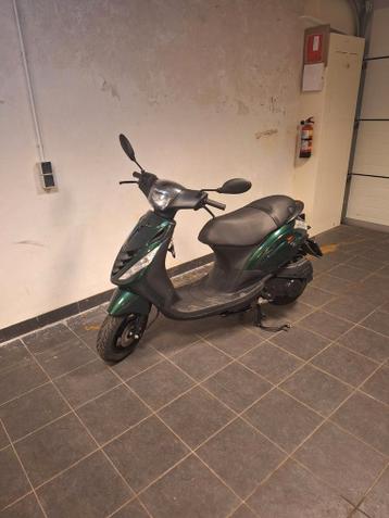 Gezocht zwarte binnenkappen voor piaggio zip uit 2009.