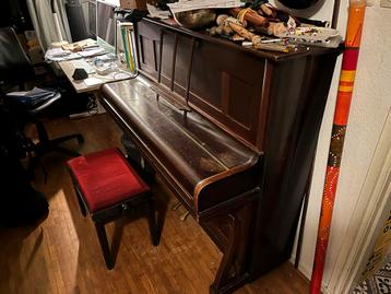 GRATIS: Piano van John Brinsmead, heeft wat liefde nodig