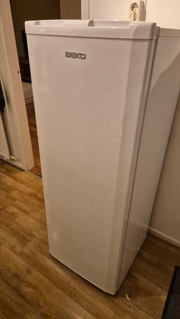 GRATIS Beko hoogmodel koelkast!
