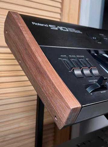 Gezocht: eindpanelen Roland S-10