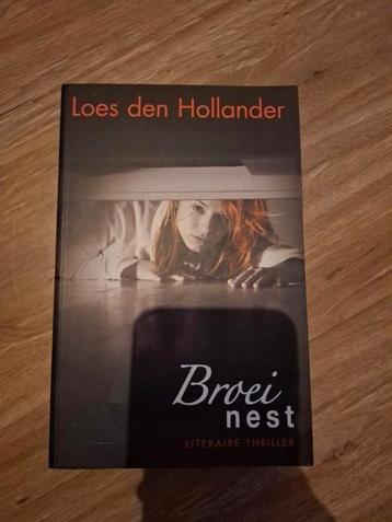 Boek: Loes den Hollander - Broeinest