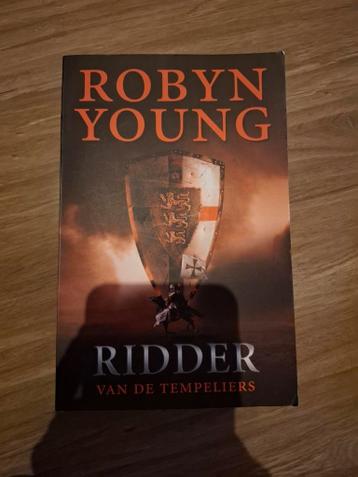 Boek: Robyn Young - Ridder