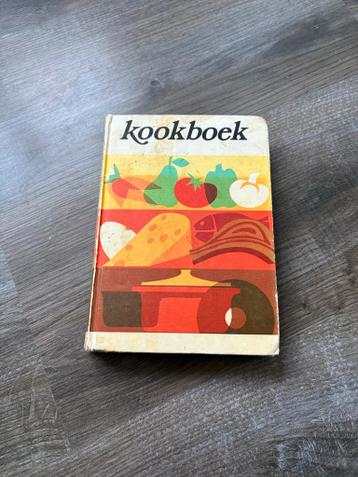 Oud kookboek met klassieke recepten