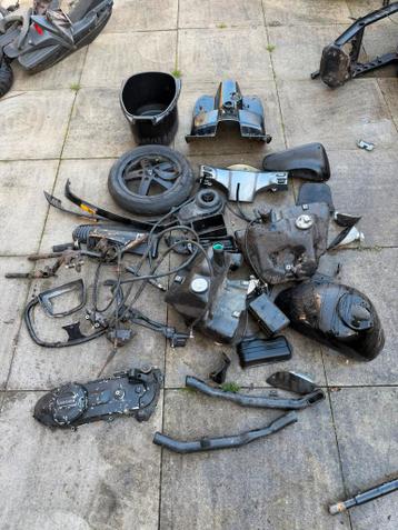 Vespa lx ondelen ophalen voor een krat hertog jan