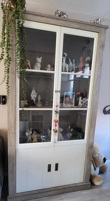 Woonkamer set: TV meubel, salontafel en vitrinekast