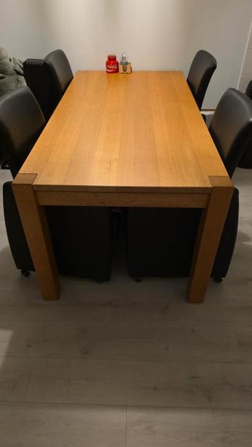 Eettafel met 4 luxe stoelen