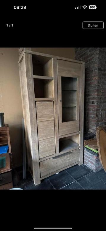 Henders en Hazel kast