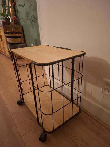Bijzettafel op wieltjes