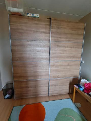 Zweefdeurkast, gratis af te halen