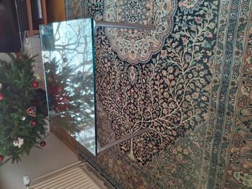 Gratis prachtige salontafel met blad van gehard glas.