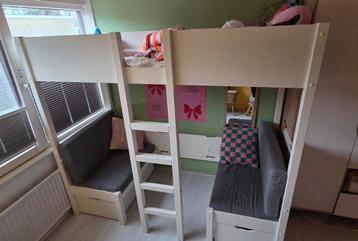 Mooie witte hoogslaper met zitgedeelte