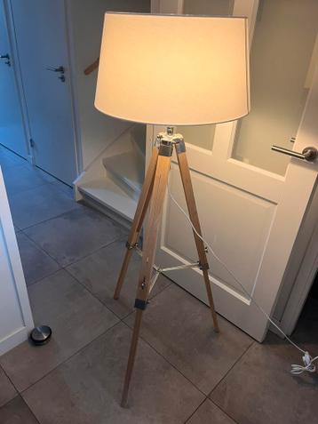 Mooie sta lamp, gratis af te halen :)