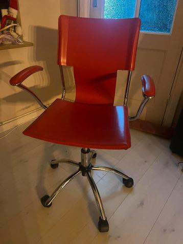 Rode Bureaustoel in hoogte verstelbaar