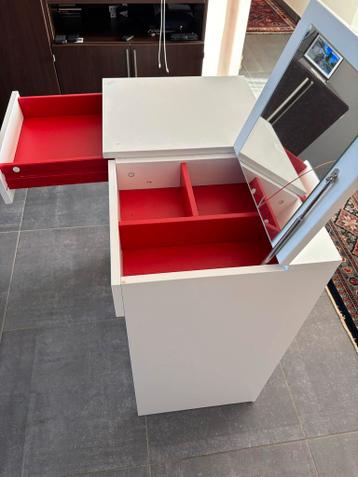 Mooie kaptafel / toilettafel met spiegel en lade