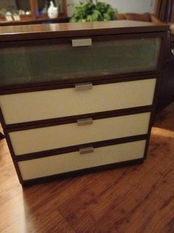 Laden kast van ikea kersenkleur