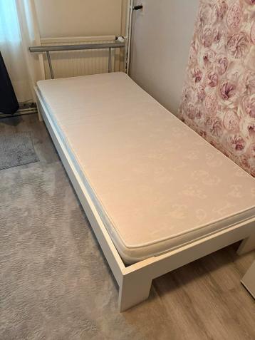 Bedframe met matras - Eenpersoons