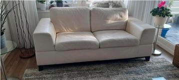 Gratis! Twee crème leren banken