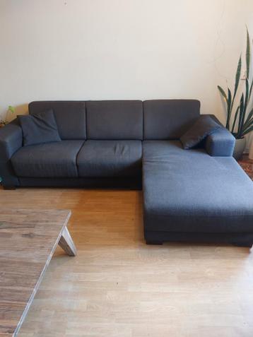 Gratis af te halen zwarte Hoekbank met chaisse longue