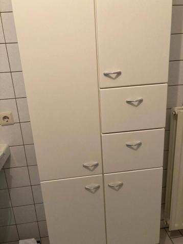 Gratis af te halen — badkamerkast (al uit elkaar gehaald)