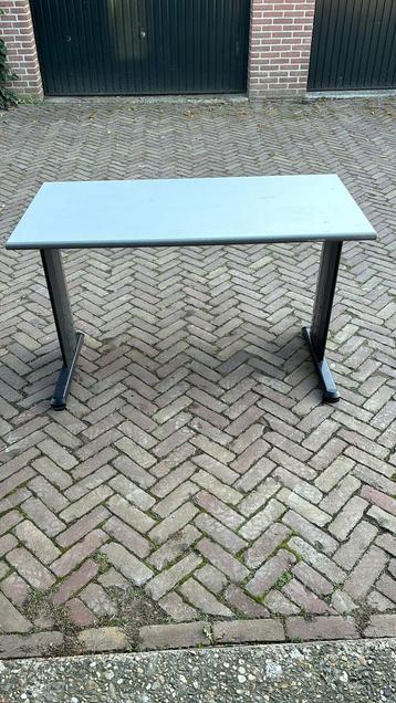 Gratis bureau 120x75x62