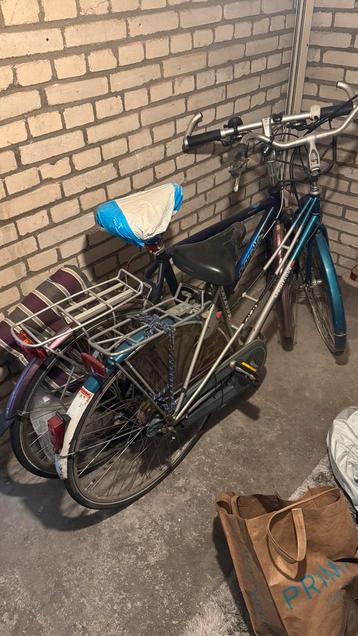 Twee fietsen: Dames- en herenmodel